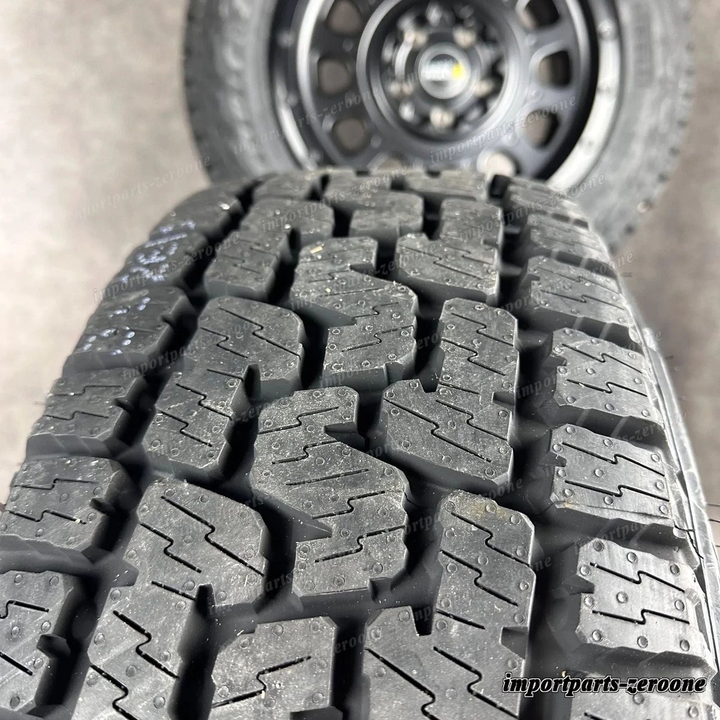Twin Monotube AT3 Offroad ホイール VW T5 T6 T6.1 8x17 All Terrain Black + Pirelli　-1558